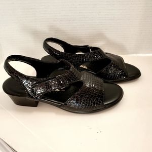 SAS Suntimer Black Crocodile Look Sandals size 8.5N. New In Box